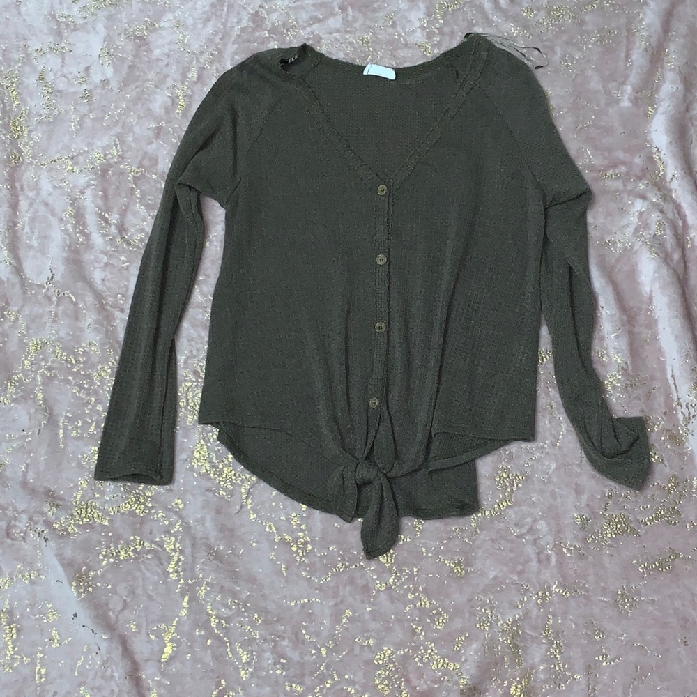 5/15!! Adorable sweater with knot tie